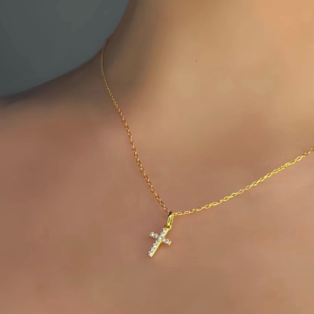 Éclat Cross Necklace