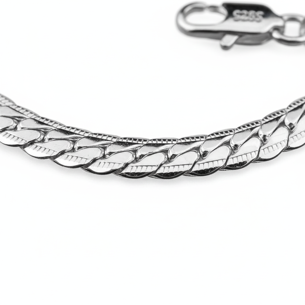 Valente Silver Chain - macro detail